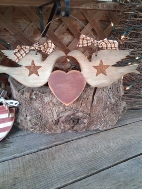 Primitive Folk Art Dove Pair